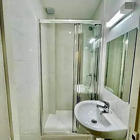 Hotel Private Next To The Train 10 Minute To Center